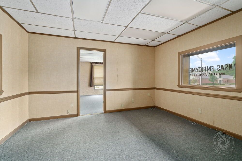 Office For Sale: 1500 Main St, Van Buren, AR 72956